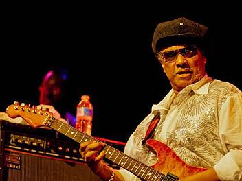 Der Soul- und Funk-Gitarrist, Komponist und Produzent, Al McKay, gibt am 31. Januar ein Konzert mit "Earth, Wind & Fire" in Bad Neustadt. Der Kartenvorverkauf läuft. Foto: Mike Klein