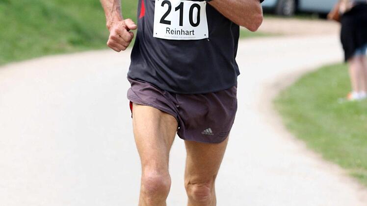 Bayerischer Meister im Straßenlauf über zehn Kilometer: Reinhart Vogler vom TV Bad Brückenau. Fotos: Theo Kiefner