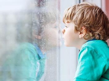Kinder sollten behutsam darauf vorbereitet werden, alleine zu Hause zu bleiben, rät das Jugendamt. Symbolfoto: Irina Schmidt/stock.adobe.com