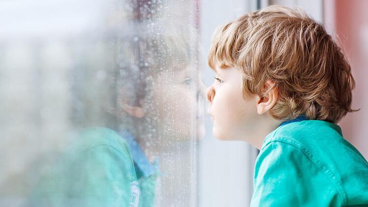 Kinder sollten behutsam darauf vorbereitet werden, alleine zu Hause zu bleiben, rät das Jugendamt. Symbolfoto: Irina Schmidt/stock.adobe.com