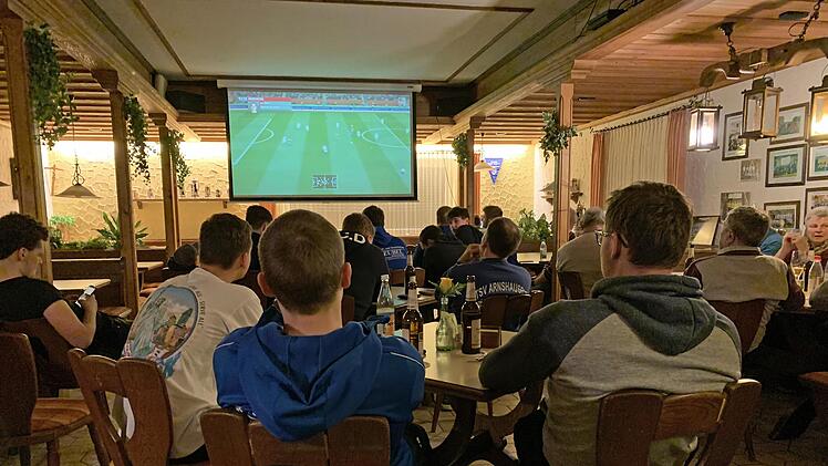 Großes Interesse: Während eines Matches des Arnshäuser E-Sport-Teams im März 2020 - noch vor dem ersten Corona-Lockdown - war das Sportheim gut gefüllt.