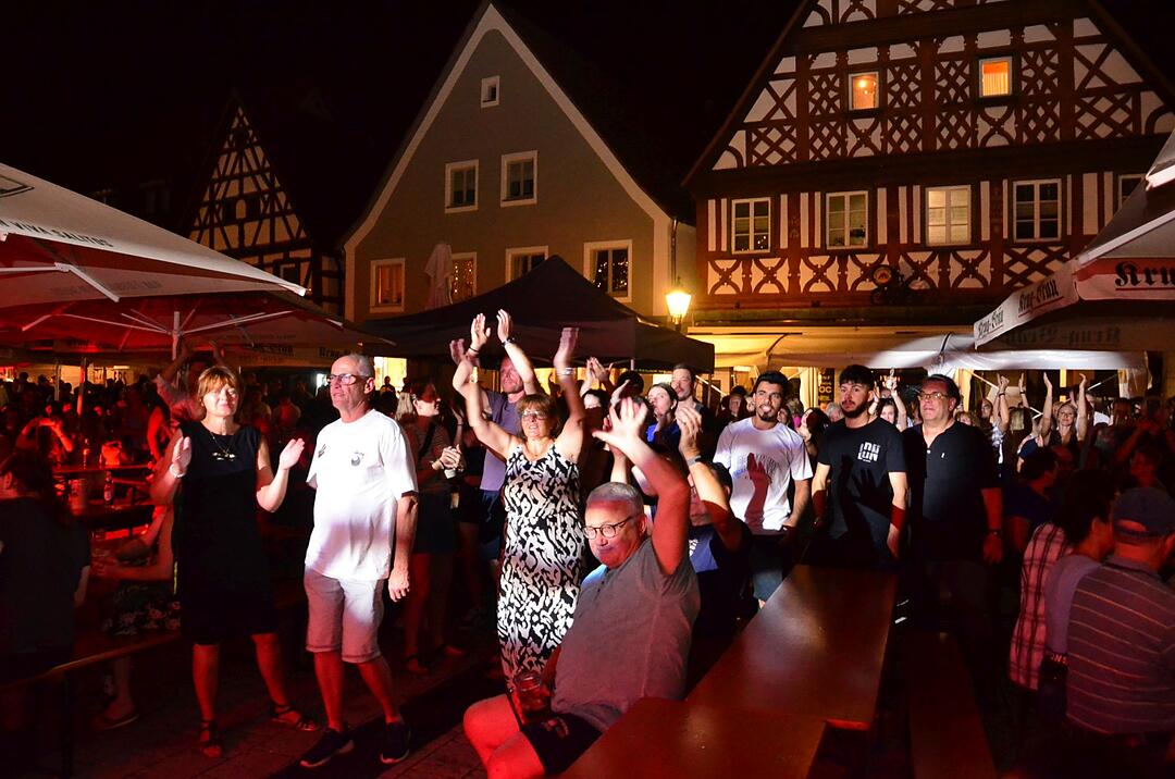 Auf dem Marktplatz Ebermannstadt wird gefeiert!