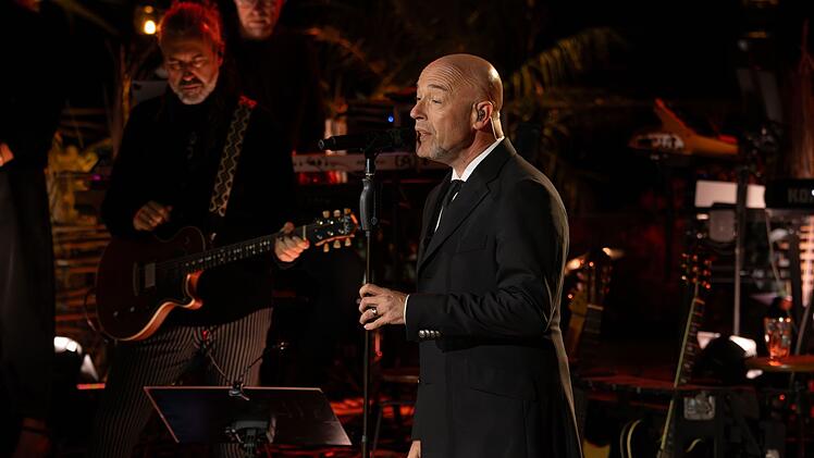 Nach dem gegl&uuml;ckten Unheilig-Comeback nimmt der Graf nun bei "Sing meinen Song" teil. Im Interview schw&auml;rmt er: "Dort, mit den Musikern auf der Couch, das war f&uuml;r mich besser als jede Therapie. Ein Geschenk des Himmels!" Am Dienstag, 28. April, zeigt VOX "Die Unheilig-Story".