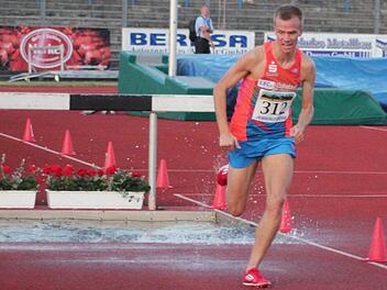 Martin Grau zündete auf den letzten zwei Runden noch einmal den Turbo, konnte die Lücke zum führenden ... aus Polen aber nicht mehr ganz schließen. Doch als zweiter löste er das Ticket für Zürich. Fotos: privat