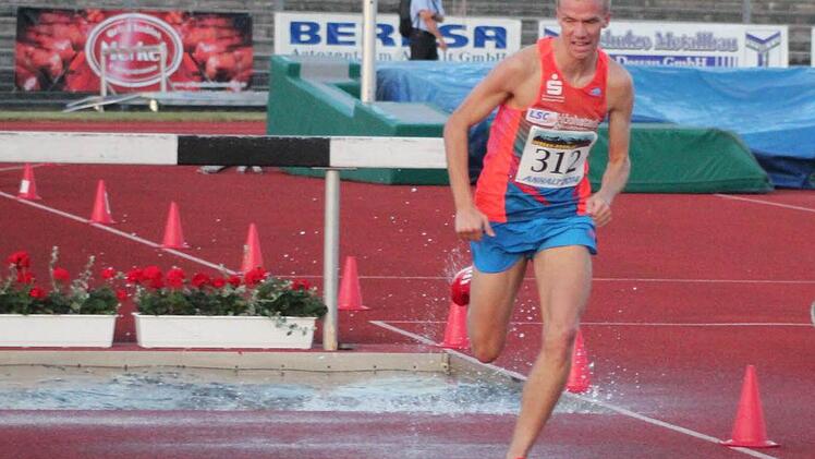 Martin Grau zündete auf den letzten zwei Runden noch einmal den Turbo, konnte die Lücke zum führenden ... aus Polen aber nicht mehr ganz schließen. Doch als zweiter löste er das Ticket für Zürich. Fotos: privat