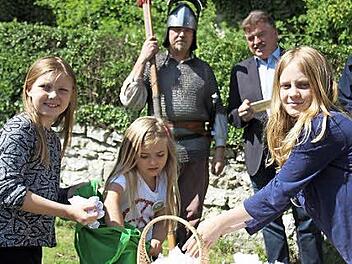 Nicht nur Lucie, Leni und Lina hat der Tag auf der Burg riesigen Spaß gemacht.  Foto: Katharina Müller-Sanke