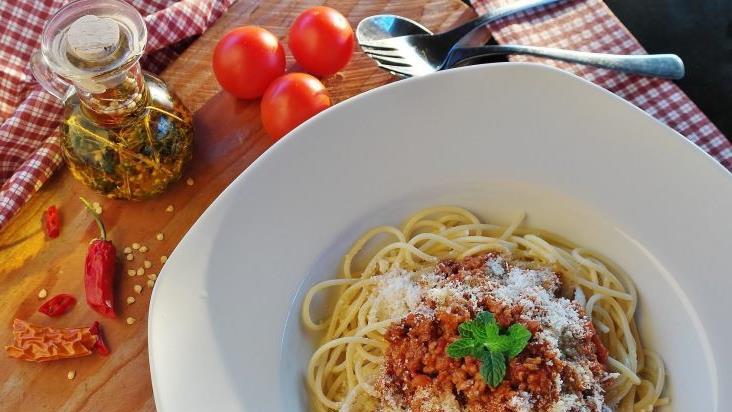 Noch eine große Portion Pasta nach 18 Uhr - macht das dick? Symbolfoto: pixabay.com/RitaE