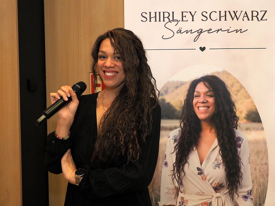 Inkl. Braut- und Festmodenschauen.