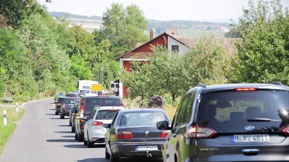 Von der Rastanlage Steigerwald wurde der Verkehr nach Weingartsgreuth gelotst.