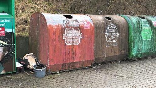 Auch wenn nur noch wenig Müll an den Containern abgelagert wird, sind sie optisch nicht gerade eine Zierde.