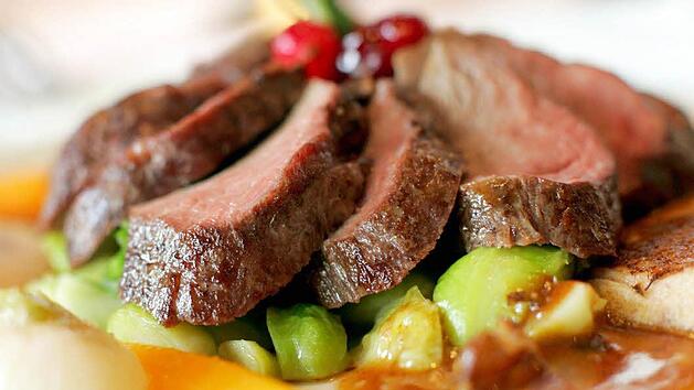 Ein Gast in einem Restaurant in Hof hat die Zeche geprellt. Die Begr&uuml;ndung f&uuml;r seinen Unwillen zu bezahlen war erstaunlich. Symbolbild: Archiv/imago