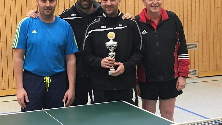 Der SV Hummendorf ist neuer Kreispokalsieger im TT-Kreis Kronach. Unser Bild zeigt das erfolgreiche Team mit (von links): Klaus Trukenbrod, Matthias Leppert, Tobias Meußgeier und Günter Scheiblich.