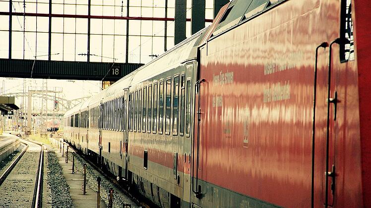 Paar vergisst Kind im Zug