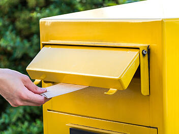 Die Deutsche Post stellt den "Prio-Brief" ein - das Angebot war ein Flop. Deutsche Post, Brief, Einschreiben, Zustellen