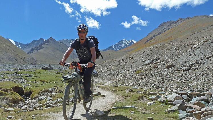 Michael Wöhning auf dem Weg zum Basislager des über 6100 Meter hohen Stok Kangri. Foto: privat
