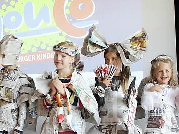 Mit einer Modenschau aus Tageblatt-Kostümen wurde YouCo gestern abend in der Coje eröffnet. Mehr davon zu sehen gibt es am Sonntag auf der Bühne der XXL-Spielwiese. Fotos: Christiane Lehmann