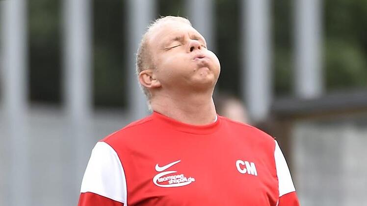 Elf Spiele, kein Sieg, abgeschlagen Letzter: Trainer Christian Martin erlebt mit dem FC Burk eine ganz schwierige Saison. Sportfoto Zink