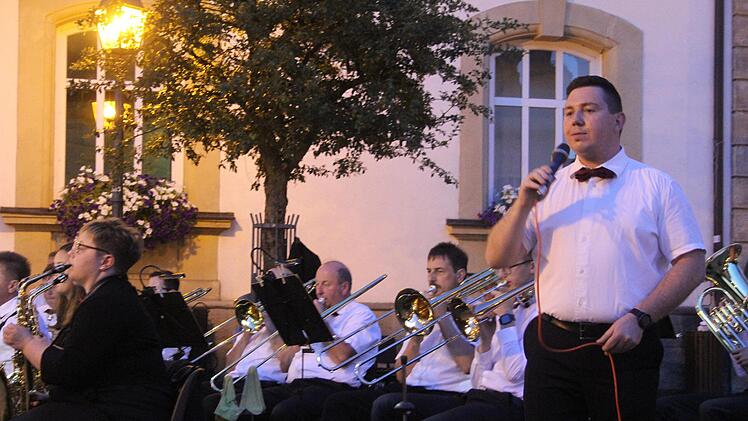 Das sinfonische Orchester Kasendorf unter der Leitung von Thomas Eschenbacher.  Foto: Sonny Adam