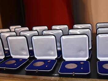 Das bayerische Wappen ziert die Vorderseite der Verdienstmedaille.
