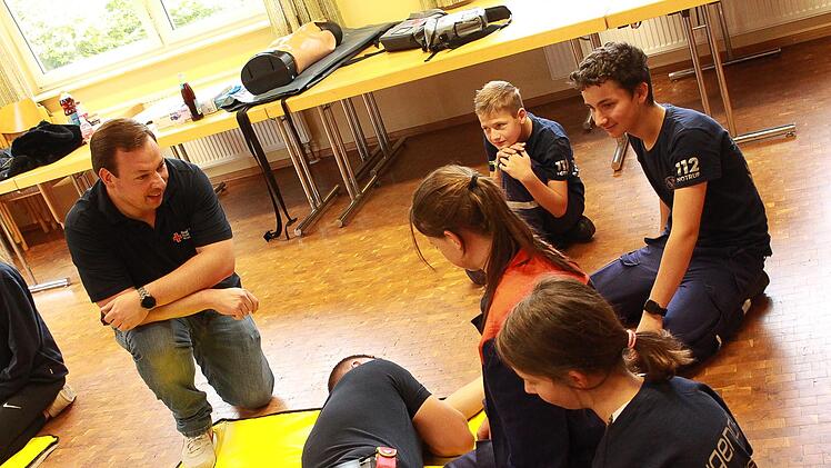 Das Erste-Hilfe-Wissen wurde auch aufgefrischt. Foto: Luca Berger