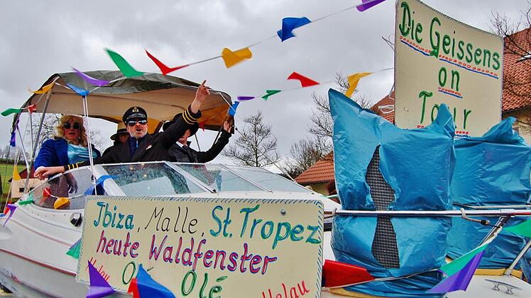 Auch in Waldfenster war am Rosenmontag viel geboten. Foto: Sigismund von Dobschütz