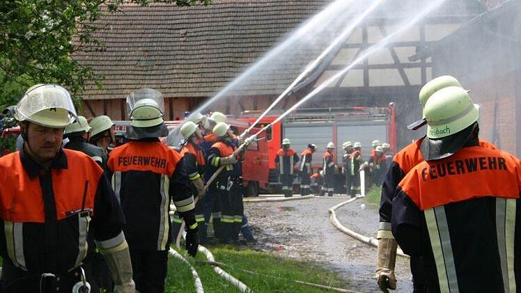 Wasser Marsch! Die Feuerwehr im Einsatz Archivfoto: Eckehard Kiesewetter