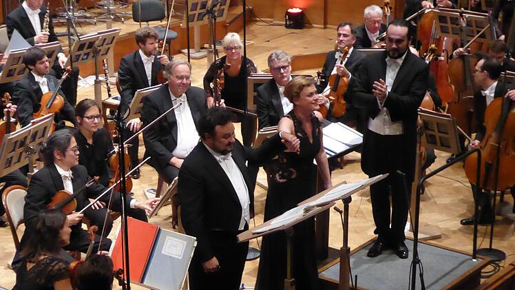 Vesselina Kasarova und Ramón Vargas waren die gefeierten Spezialisten zum Thema "Liebe, Treue und Verrat". Foto: Gerhild Ahnert