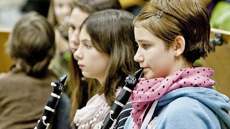 Junge Talente proben für das Mitmachkonzert, das am Sonntag im Coburger Landestheater stattfindet. Fotos: Jochen Berger