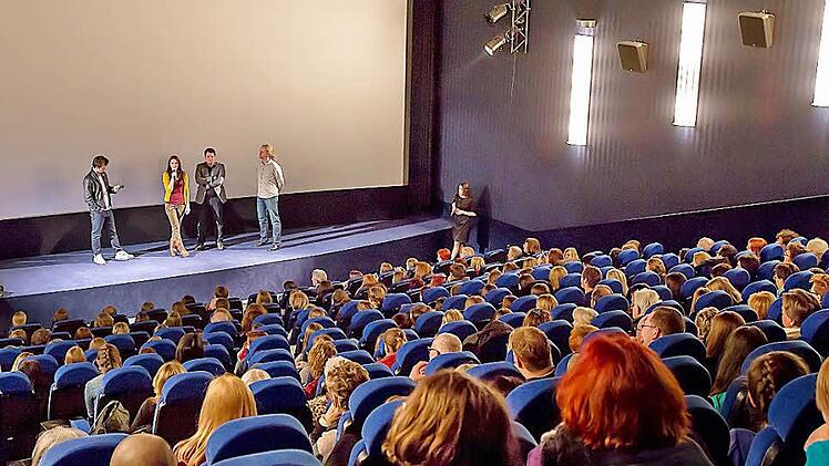 Volles Haus: Jannis Niewöhner, Maria Ehrich, Felix Fuchssteiner und Thomas Blieninger (von links) stellten sich auf der Bühne den Fragen des Publikums. Foto: Albert Höchstädter