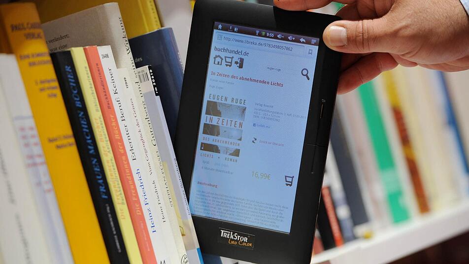 Egal ob digital oder traditionell auf Papier: Lesen ist eine wundervolle Erfahrung. Foto: Arne Dedert/dpa/Archiv