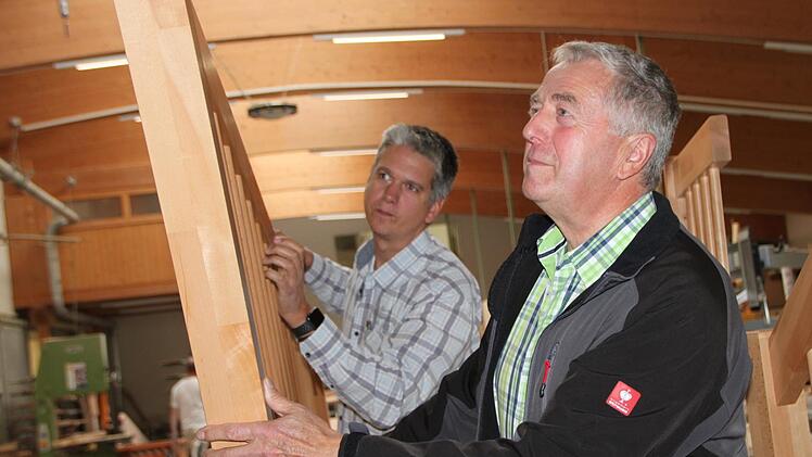 Chefs ohne Azubi: Ein Flüchtling aus dem Kosovo trat seine Ausbildung nicht an. Die Enttäuschung darüber ist bei Michael Paltian (rechts) und seinem Vater Werner groß. Foto: Ulrike Müller