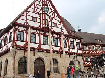 Wie lange noch muss das Rathaus auf Krücken gehen? Foto: FT