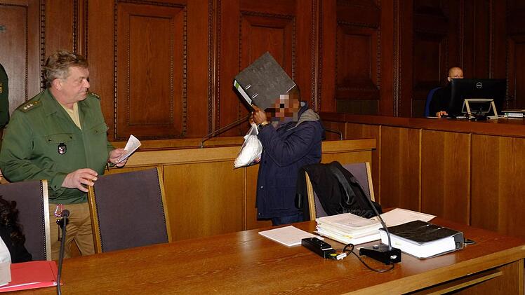 Der Mann aus Roth beim Prozessauftakt Foto: Nikolas Pelke
