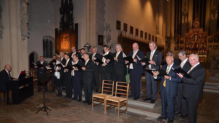 Der Kulmbacher Bürgermeisterchor bei seinem umjubelten Auftritt in der Rothenburger St.-Jakobs-Kirche. Franz Winter
