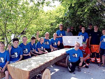 Die Jugendlichen sind stolz auf ihr Werk.    Foto: Richard Sänger