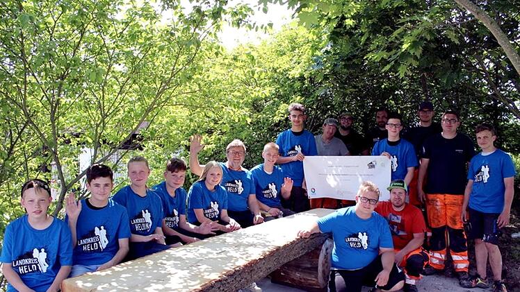 Die Jugendlichen sind stolz auf ihr Werk.    Foto: Richard Sänger