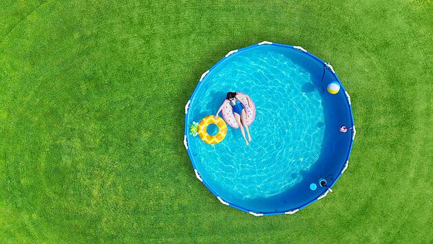 Pools werden immer beliebter und sind eine gute Möglichkeit sich an warmen Sommertagen abzukühlen.