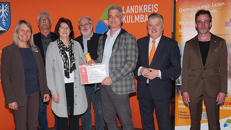 Von links: Claudia Keller (Projektverantwortliche), Horst Hohenner (Vorsitzender Rotary Kulmbach), Heike S&ouml;llner (Leiterin Ehrenamtsmanagement und Kulturf&ouml;rderung), Manfred Gareis (Stellvertretender Vorsitzender Lions Bayreuth-Kulmbach), Jochen Ha...