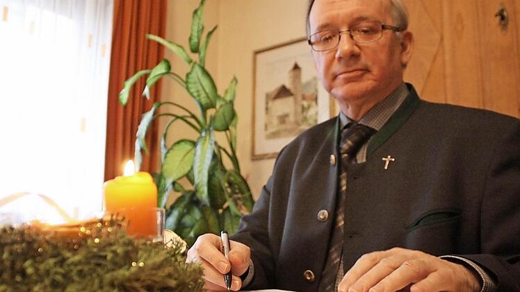 Gerade zur Weihnachtszeit gibt es für Dekan Thomas Keßler eine Menge vorzubereiten.  Foto: Robert Huger