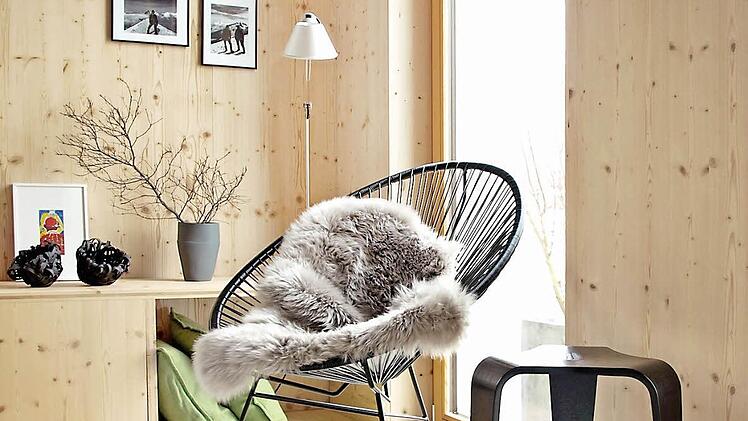 Experten raten bei Holzwänden zu einer spärlichen Möblierung. Foto: SoLebIch.de/Mitglied ARTE