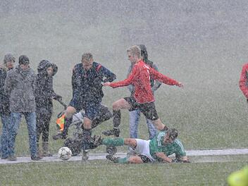 Schneesturm kurz vor Spielende: SV Riedenberg gegen den FC Fuchsstadt. Foto: ssp
