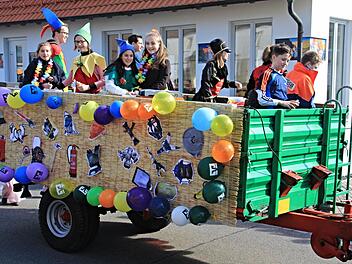 Mit einem "Infowagen" war die Jugendfeuerwehr der Gemeinde Untermerzbach unterwegs. Foto: Helmut Will