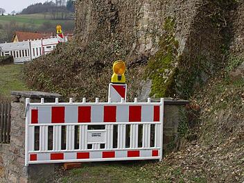So sieht die Mauer des Friedhofs von außen aus. Foto: Brigitta Kempe-Wolf