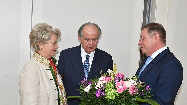 Margit und Hans Albert Ruckdeschel mit Oberbürgermeister und Bezirkstagspräsident Henry Schramm