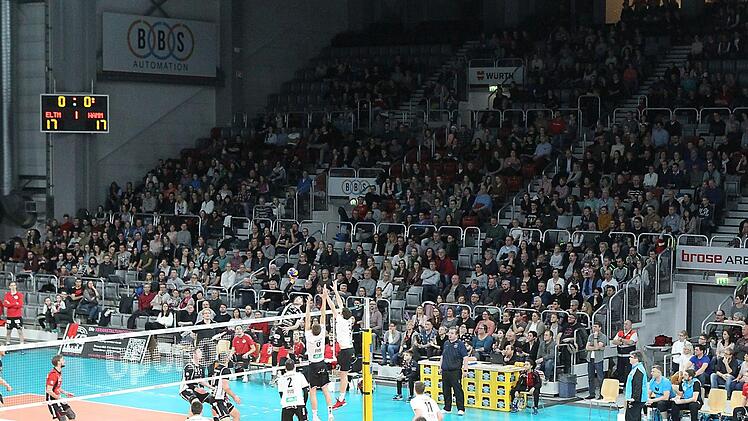 Im Februar diesen Jahres unternahmen die Eltmanner bereits einen Testlauf in der Brose-Arena und bestritten dort das Zweitliga-Derby gegen Hammelburg. Gut m&ouml;glich, dass nach dem Bundesliga-Aufstieg nun alle Heimspiele in Bamberg stattfinden. sportpress