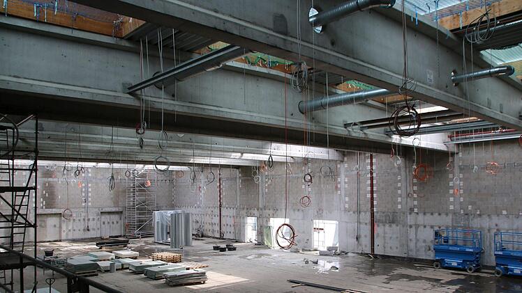 Die Generalsanierung der Mehrzweckhalle soll im nächsten Jahr abgeschlossen werden. Das Geld wird in den Haushalt eingestellt, der  in diesem Jahr nun nicht mehr beschlossen wird. Archiv/Thomas Malz