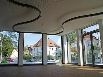 Die Generalsanierung des VHS-Gebäudes in Kronach war im Jahr 2020 mit 2,3 Millionen Euro der dickste Brocken bei den Invesitionen des Landkreises. Hier ein Blick in den neuen Begegnungsraum.