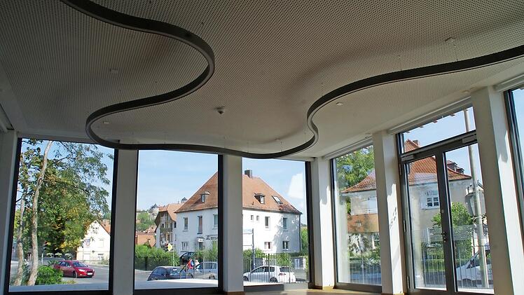 Die Generalsanierung des VHS-Gebäudes in Kronach war im Jahr 2020 mit 2,3 Millionen Euro der dickste Brocken bei den Invesitionen des Landkreises. Hier ein Blick in den neuen Begegnungsraum.