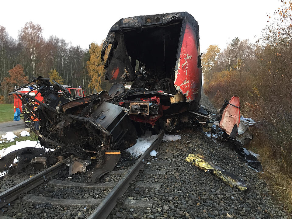 Tagbilder: Zugunglück in der Oberpfalz