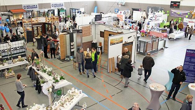 Die Gewerbeschau Oerlenbach - hier ein Archivbild von 2018 - ist f&uuml;r gew&ouml;hnlich ein Besuchermagnet. Heuer f&auml;llt der Termin daf&uuml;r jedoch erst einmal aus. Der Termin wurde bis auf Weiteres verschoben. Foto: Jessica Rohrbach
